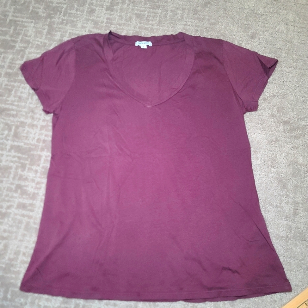 Shon Mott Designer V-neck t-shirt  sz 3